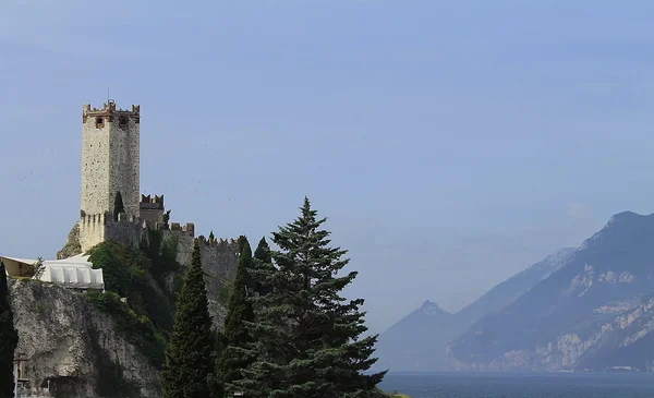 Castle Scaligero on a rock on Lake — Stock Photo, Image