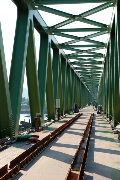 Строительство старого железнодорожного моста — стоковое фото