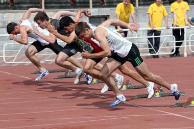 Yalta, Ukrayna - 24 Mayıs: Uluslararası Atletizm başlangıç atletleri 24 Mayıs 2012 yalta, Ukrayna, Ukrayna - Türkiye - Beyaz Rusya tanışın.