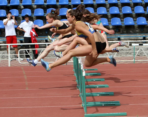 Yalta, Ukraine - May 24 girls age 17 at the hurdles race on the international athletic meet UKRAINE - TURKEY - BELARUS on May 24, 2012 in Yalta, Ukraine — Stock Photo, Image