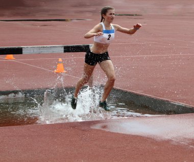 prokofieva evgenia 2000 metre hendekli yarışta rekabet