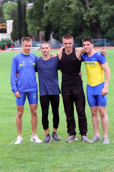 Atletas en el encuentro atlético internacional entre UCRANIA, TURQUÍA y BÉLARO el 25 de mayo de 2012 en Yalta, Ucrania . — Foto de Stock