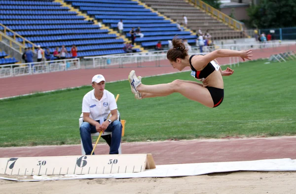 Atleta sull'incontro atletico internazionale tra UCRAINA, TURCHIA e BELARO il 25 maggio 2012 a Yalta, Ucraina . — Foto Stock