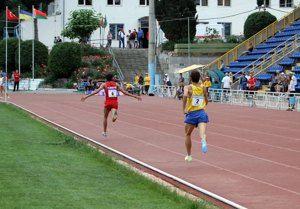 Athletes on the international athletic meet between UKRAINE, TURKEY and BELARUS on May 25, 2012 in Yalta, Ukraine. — Stock Photo, Image