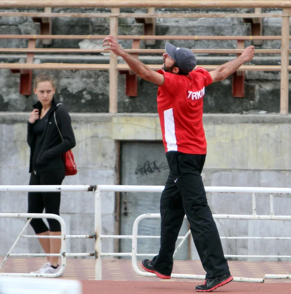 Coach on the international athletic meet between UKRAINE, TURKEY and BELARUS on May 25, 2012 in Yalta, Ukraine. — Stock Photo, Image