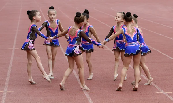Girls perform on the opening ceremony — Stock Photo, Image