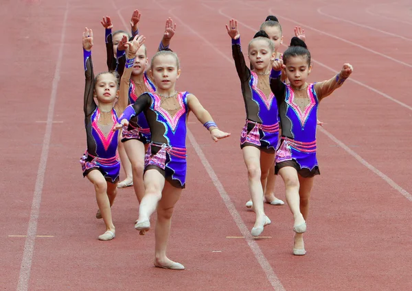 Girls perform on the opening ceremony — Stock Photo, Image
