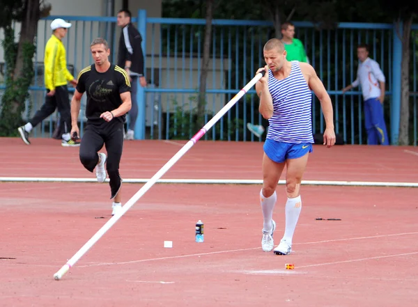 Denis yurchenko na tyči konkurence — Stock fotografie