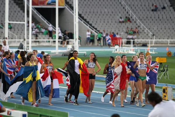 Dívky po dokončení událost sedmiboj na halové Juniorské mistrovství světa v července 13, 2012 v Barceloně, Španělsko. — Stock fotografie