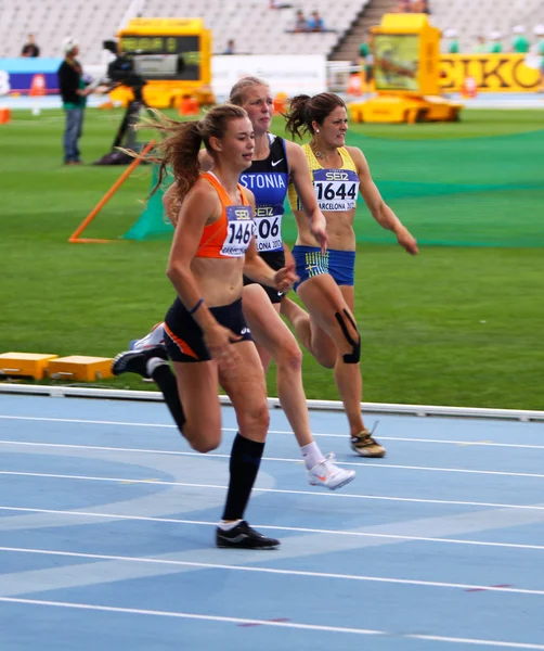 БАРСЕЛОНА, ИСПАНИЯ - 13 июля 2012 года в Барселоне, Испания, девушки на дистанции 200 метров на чемпионате мира по гептатлону среди юниоров . — стоковое фото