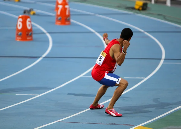 Luguelín santos aus der dominikanischen republik feiert den sieg im 400-meter-finale der Leichtathletik-weltmeisterschaft der jugendlichen am 12. juli 2012 in barcelona, spanien — Stockfoto