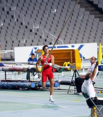 sırıkla yüksek atlama yarışma IAAF Dünya Gençler Atletizm Şampiyonası üzerinde 12 Temmuz 2012 Barcelona, İspanya İspanya'dan didac salas rekabet.