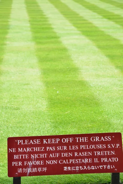 Hålla bort gräs tecken — Stockfoto