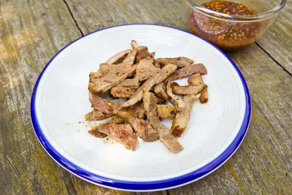 Gebranntes Fleisch mit Chilisoße — Stockfoto