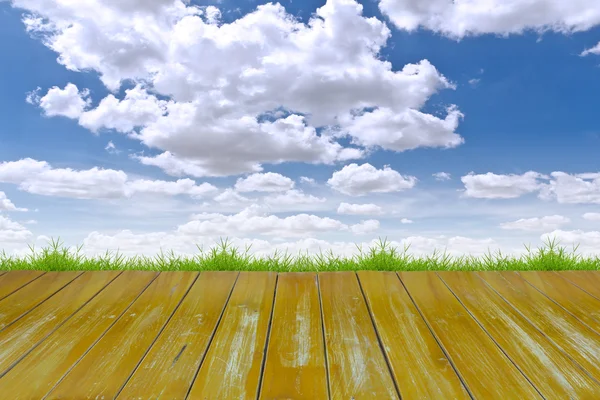 Dřevěné podlahy a modrá obloha — Stock fotografie
