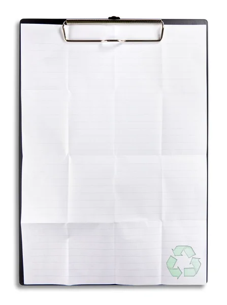 Recycle papier op clip boord geïsoleerd — Stockfoto
