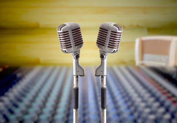 Vintage microphone in sound record room — Stock Photo, Image