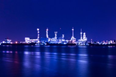 petrol rafineri tesisi Bangkok Nehri