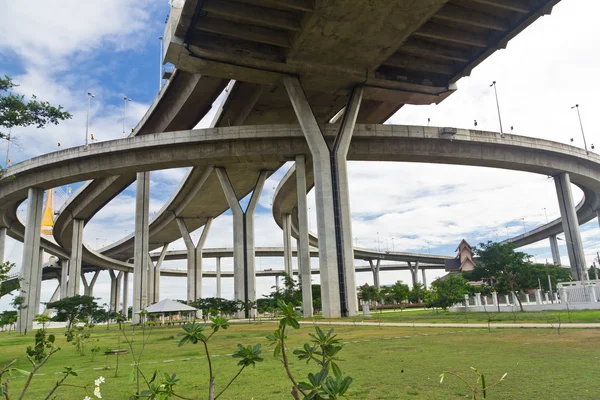 サムット ・ プラカーン バンコク, タイのプミポン橋 — ストック写真