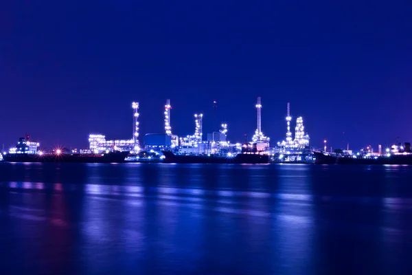 在曼谷河沿岸炼油厂 — 图库照片