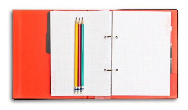 Czerwony notatnik i ołówek na białym tle ze ścieżką przycinającą — Zdjęcie stockowe