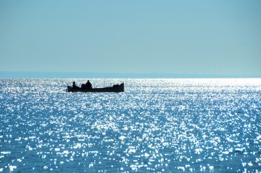 balıkçı tekne ve deniz manzarası