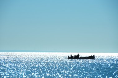 balıkçı tekne ve deniz manzarası