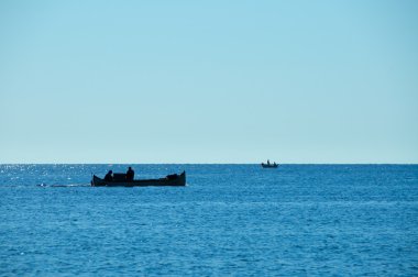 balıkçı tekne ve deniz manzarası