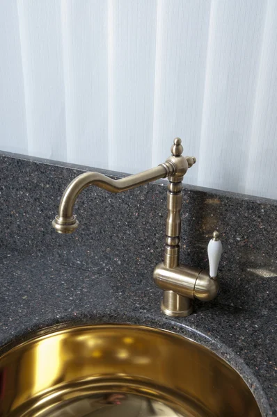 Retro-style faucet on bronze sink — Stock Photo, Image