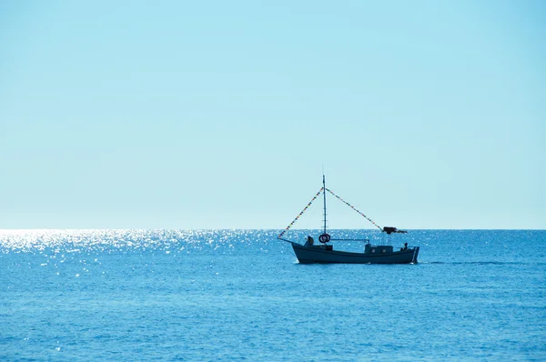 Smal motoryacht segling genom Svarta havet — Stockfoto