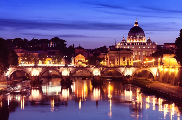 Река Тибр в Риме - Италия — стоковое фото