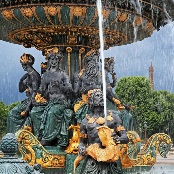Fontanna w Paryżu — Zdjęcie stockowe