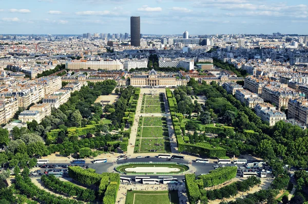 Vista de Champ de Mars, Paris - França . — Fotografia de Stock