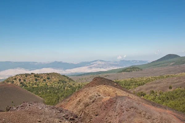 El volcán Etna paisaje en un cielo azul — Foto de Stock