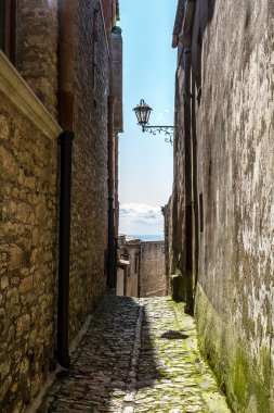 erice içinde antik yol görünümünü