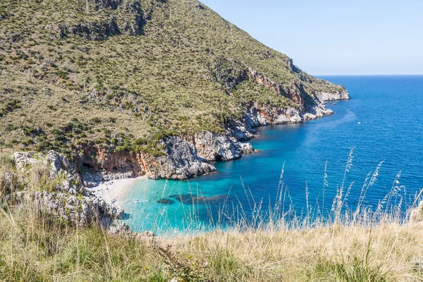Відстань складає природи-заповідник, Сицилія, Італія — стокове фото