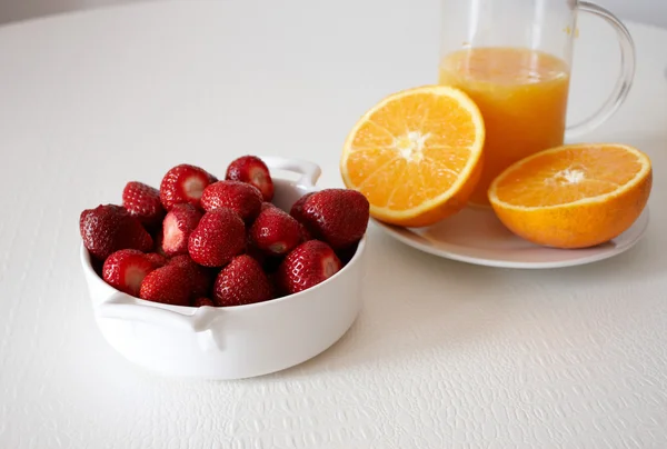 Fresh strawberries and orange juice — Stock Photo, Image