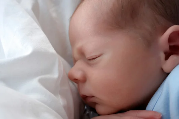 Ein neugeborenes Baby — Stockfoto
