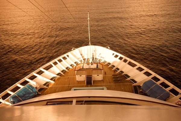 V přední části lodi na moři — Stock fotografie