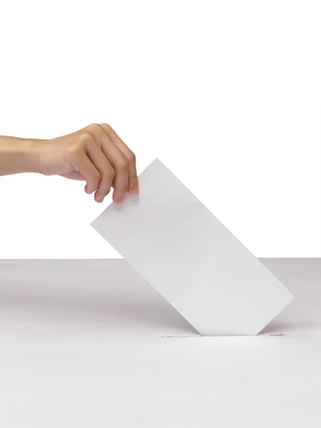 Hölgy kezét elhelyezés egy szavazási fordulóban slot elszigetelt fehér doboz — Stock Fotó
