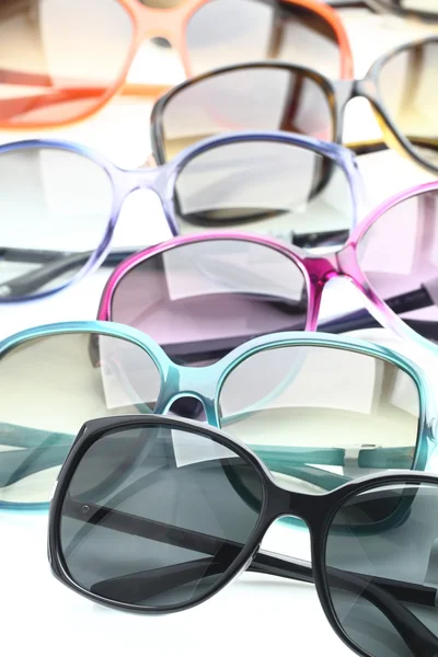 Колекція сонцезахисних окулярів на білому тлі — стокове фото