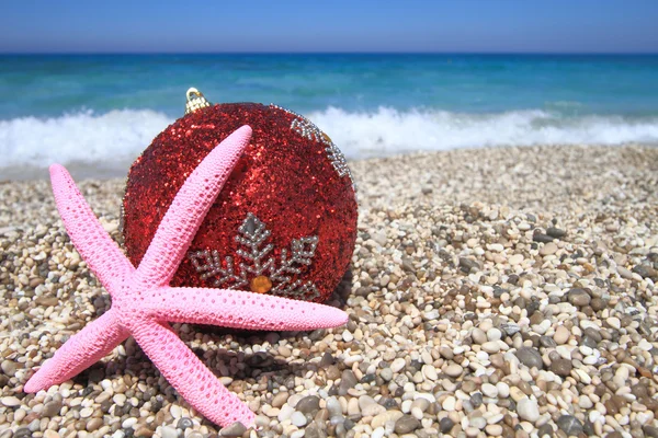 Christmas ornaments on the beach — Stock Photo, Image