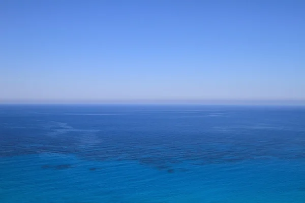 Γαλάζια θάλασσα και ουρανός ορίζοντα — Φωτογραφία Αρχείου