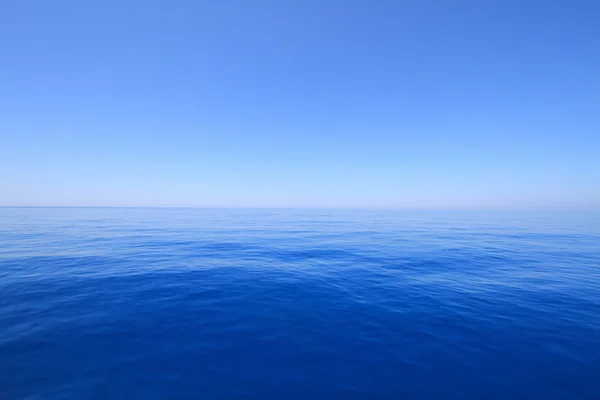 Błękitne morze i horyzont nieba — Zdjęcie stockowe