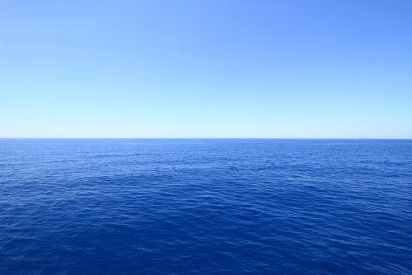 Błękitne morze i horyzont nieba — Zdjęcie stockowe