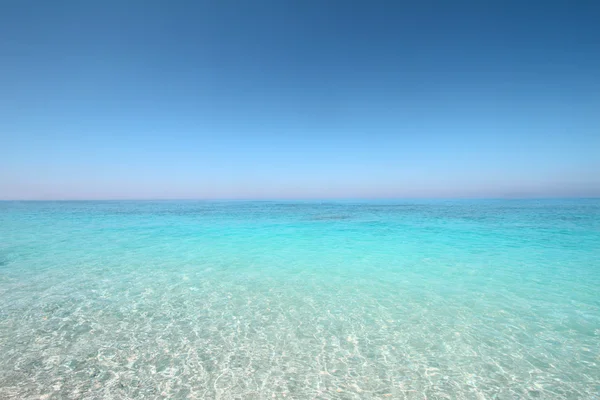 Turquoise sea and sky horizon — Stock Photo, Image
