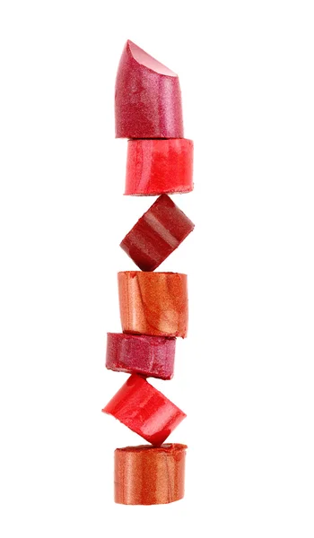 Rouge à lèvres empilée sur fond blanc — Photo