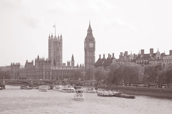 Huizen van het Parlement en Big Ben; Londen — Stockfoto