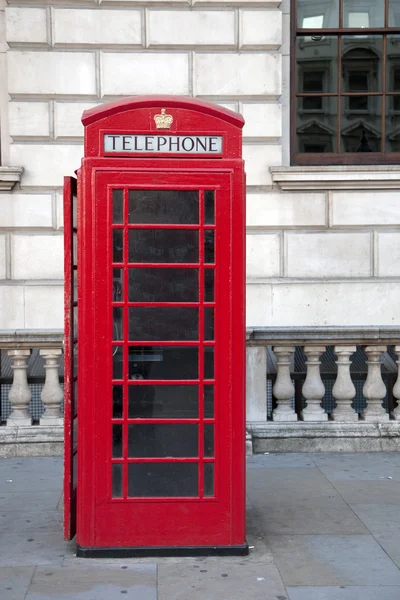 Punainen puhelin, Lontoo — kuvapankkivalokuva