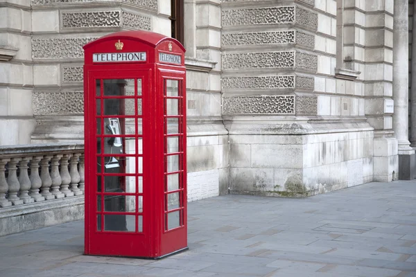 Punainen puhelin, Lontoo — kuvapankkivalokuva